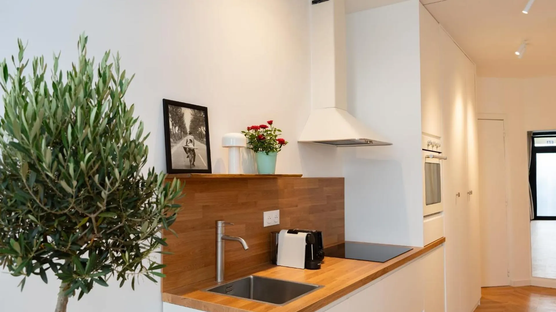 パリAn Attractive Flat Near Jardin Du Luxembourgアパートメント フランス