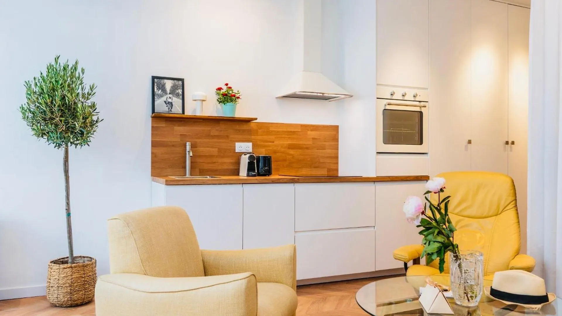 アパート パリAn Attractive Flat Near Jardin Du Luxembourgアパートメント